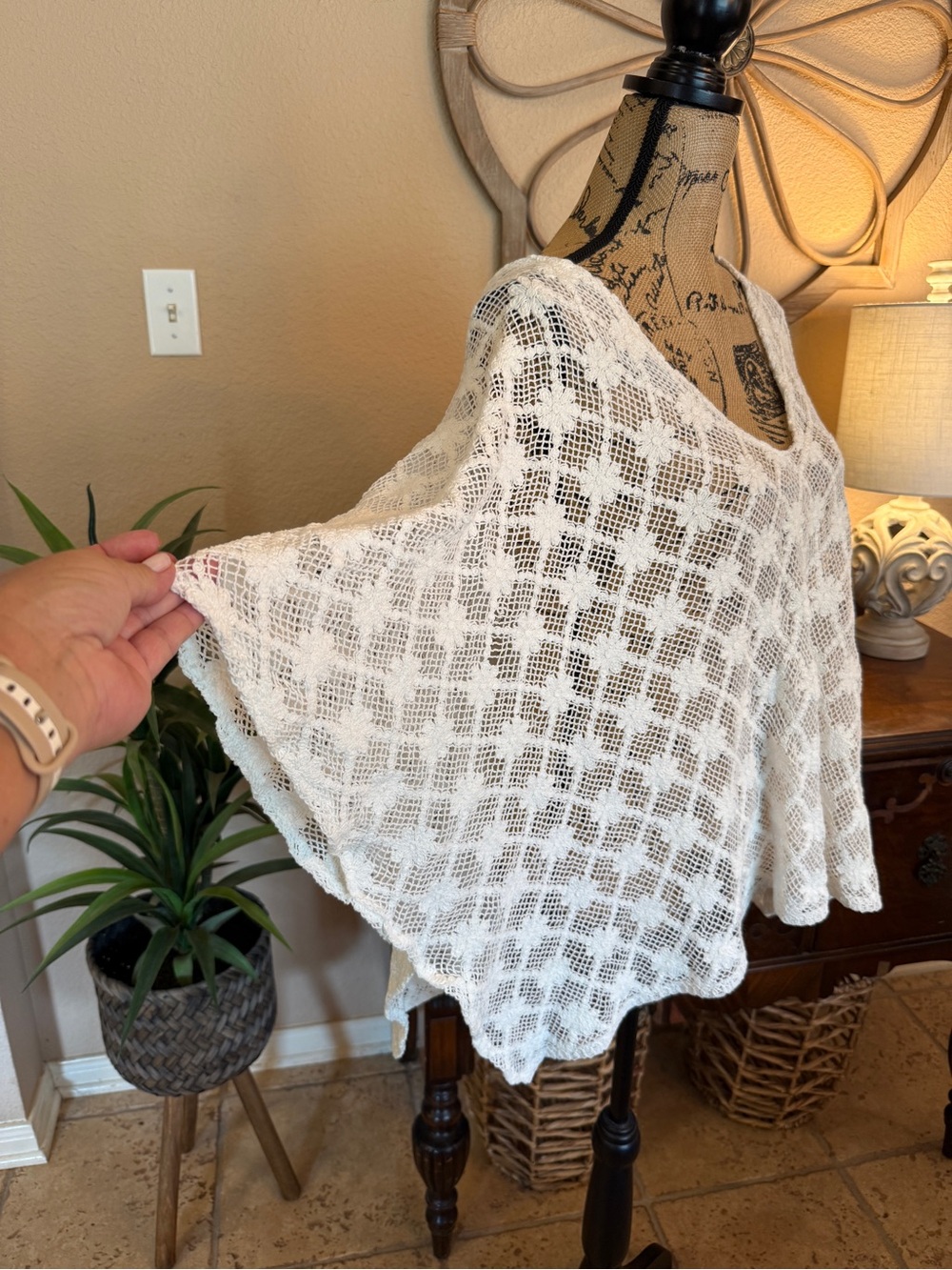 Coco + Carmen White Flower Crochet V-Neck Tunic One Size - Picture 8 of 12